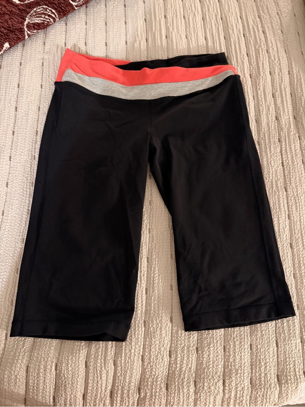 Lululemon black capris size 10